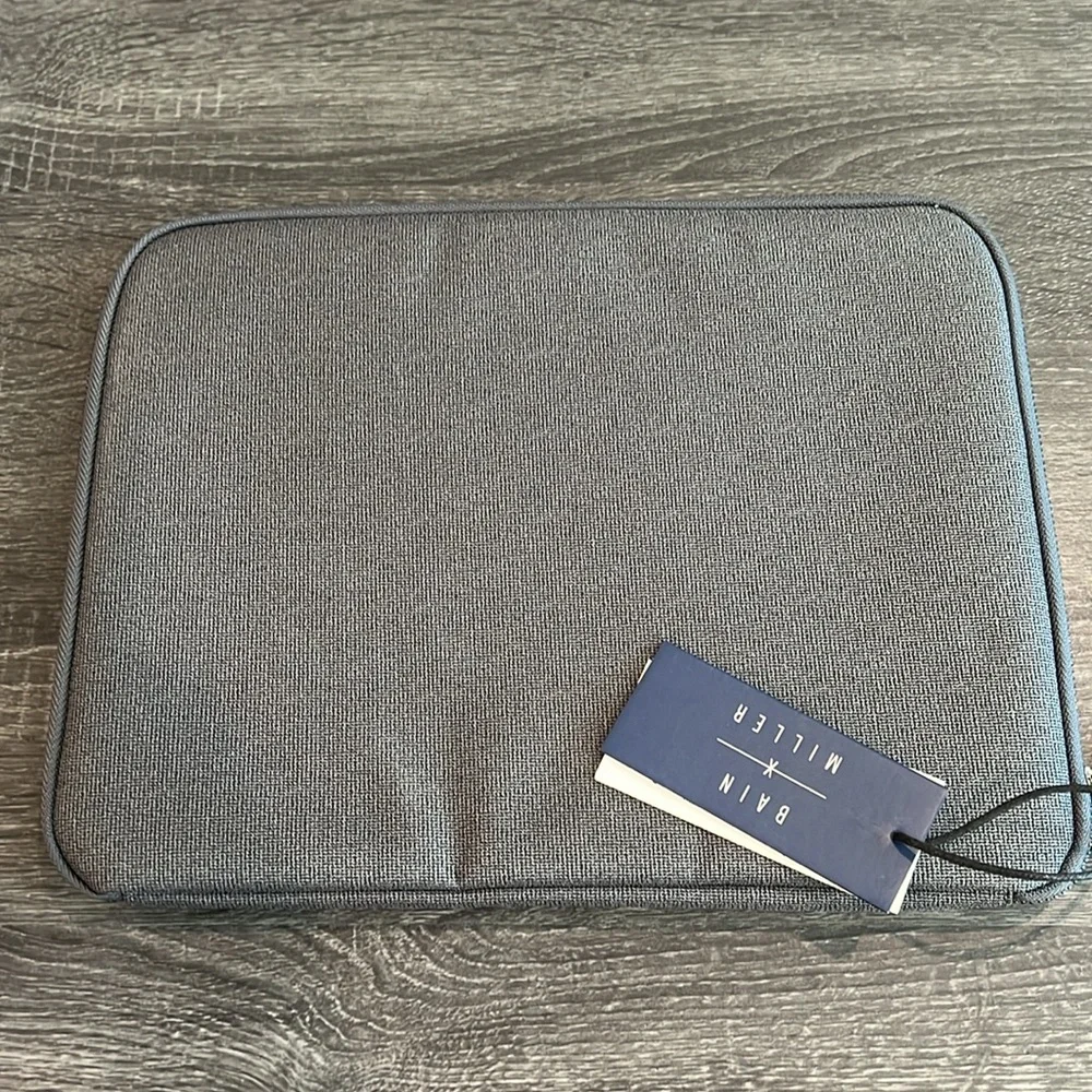 Bain x Miller tech folio. NWT